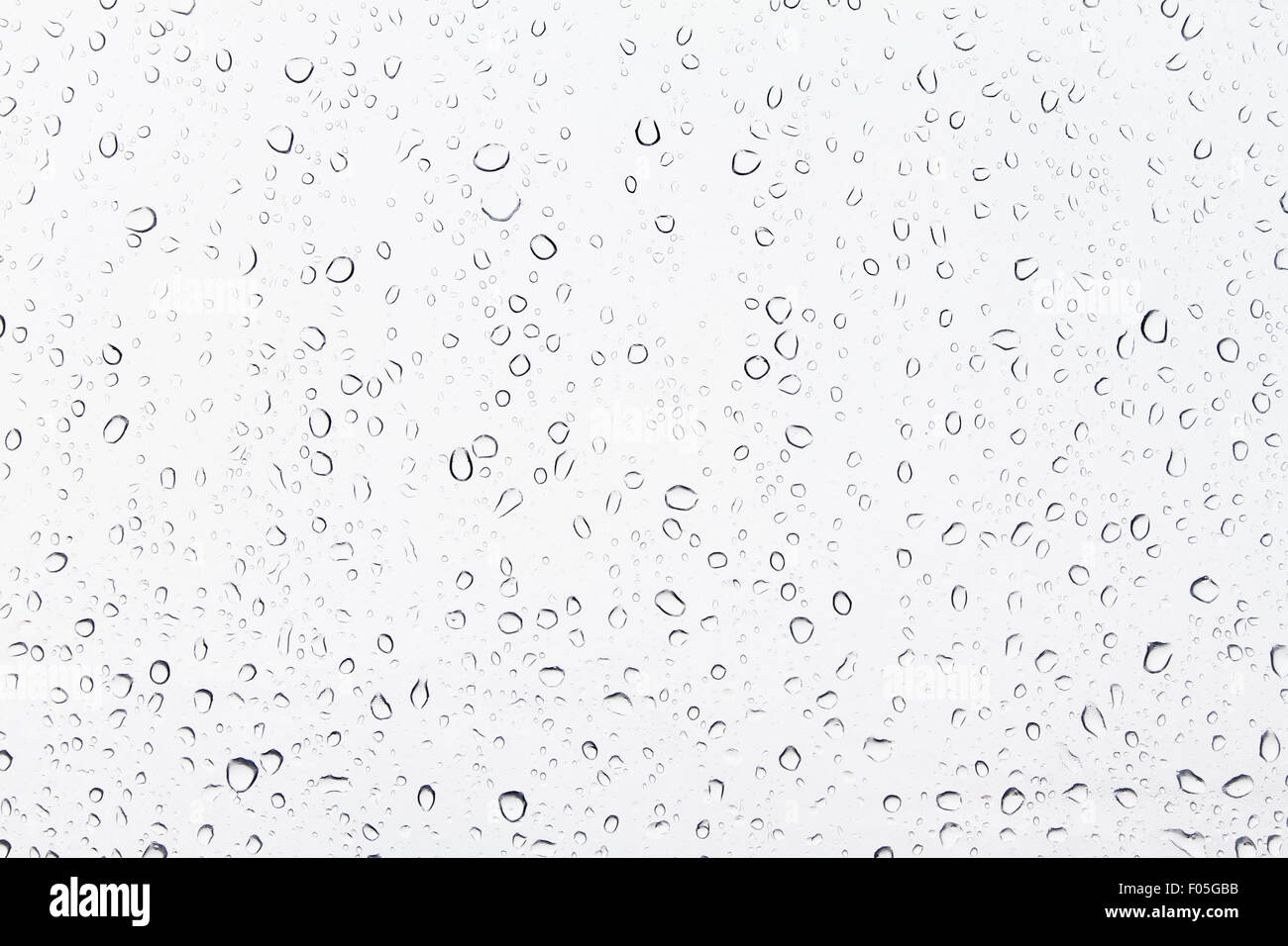 Gocce di pioggia sul vetro come un background e texture Foto Stock