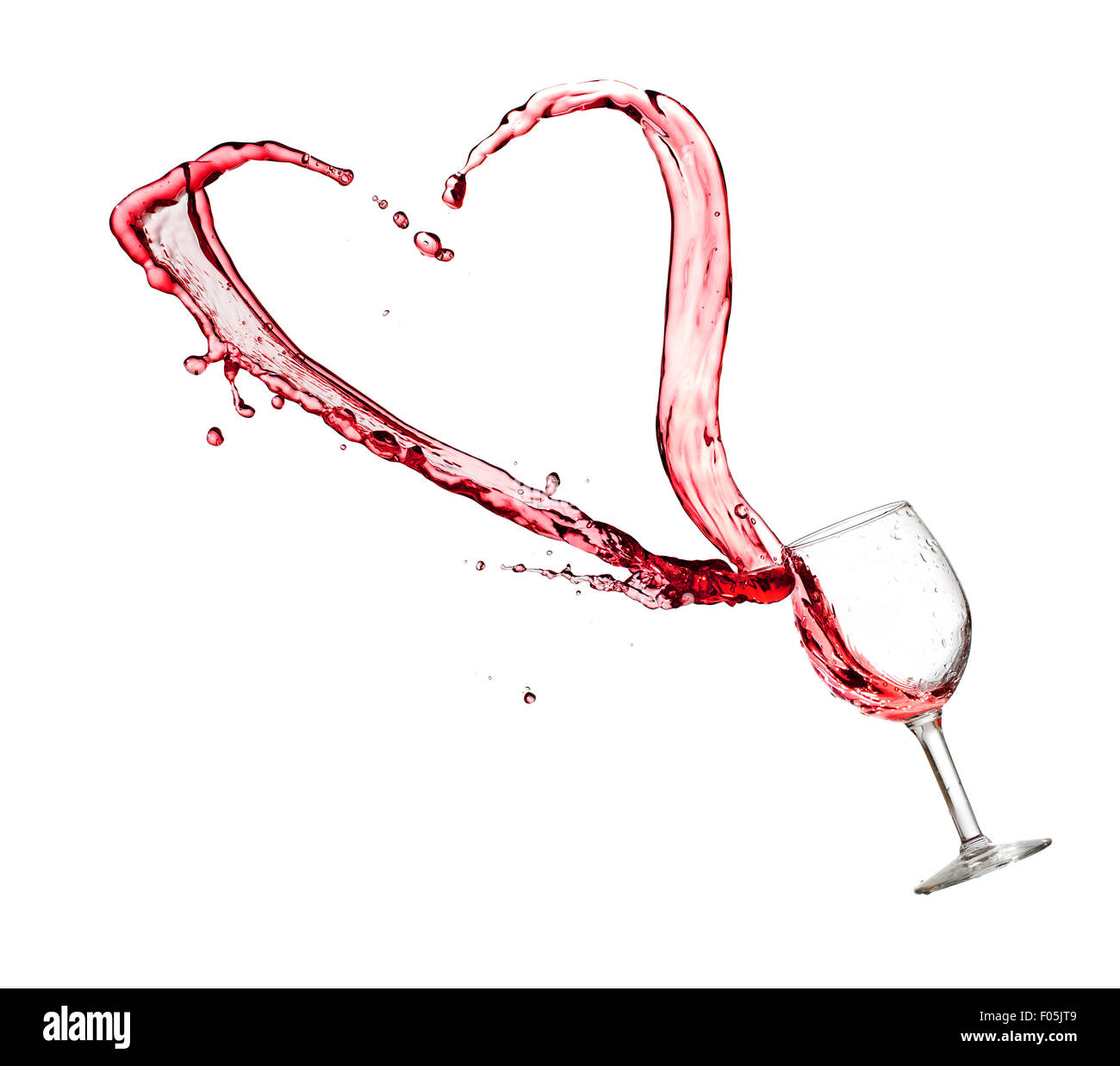 Cuore splash da un bicchiere di vino rosso isolato su sfondo bianco Foto Stock