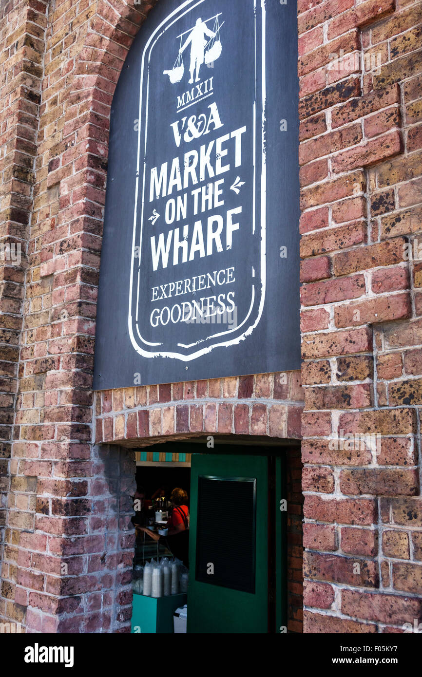 Città del Capo Sud Africa, V & A Victoria Alfred Waterfront, Market on the Wharf, shopping shopper shopping shopping negozi mercato mercati mercato di acquisto sel Foto Stock