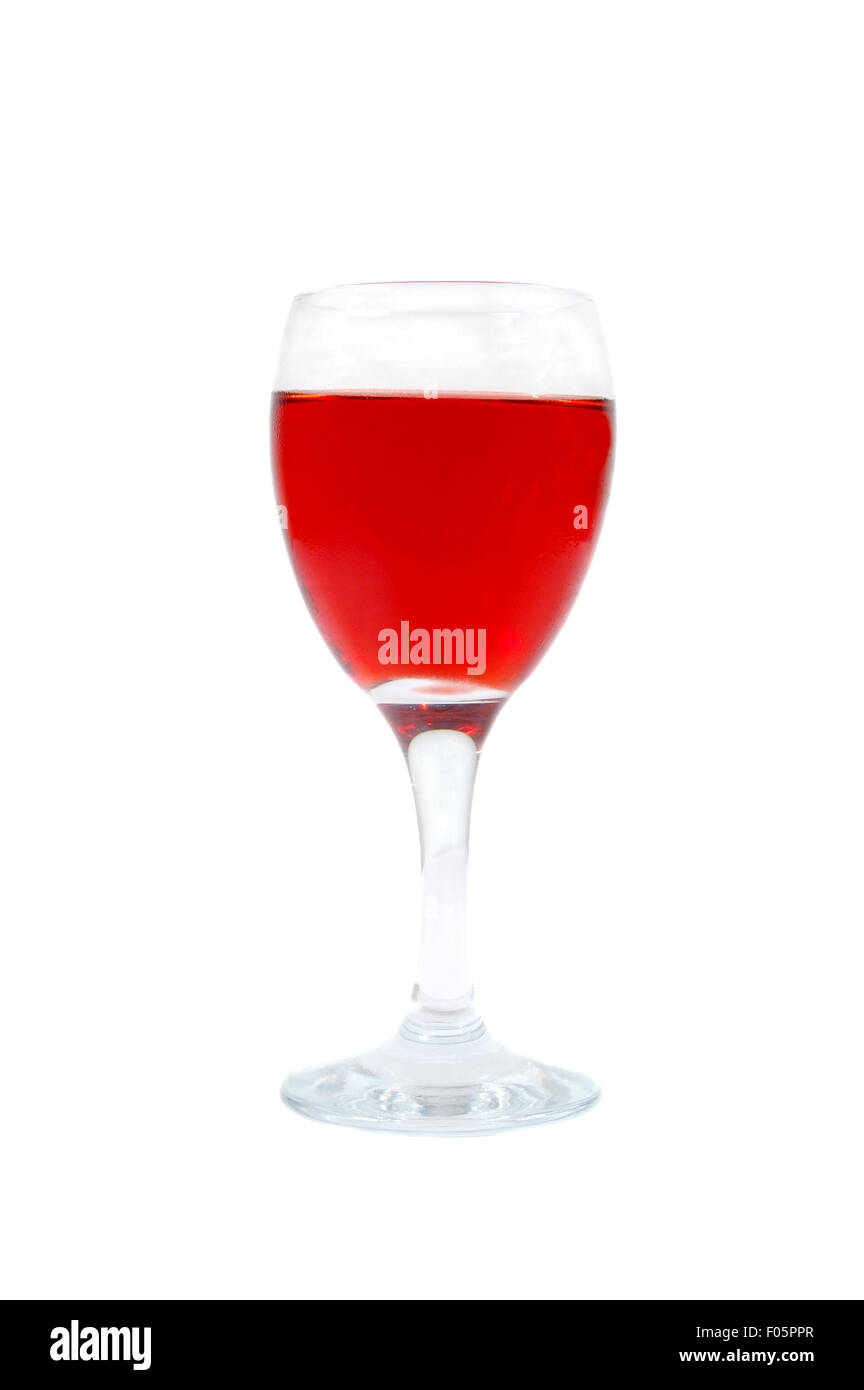 Vino rosso isolato di vetro su uno sfondo bianco Foto Stock