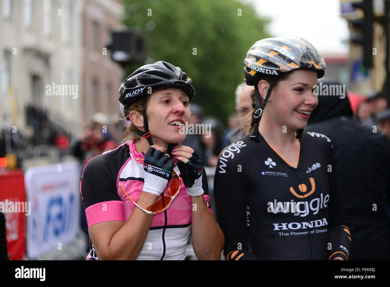 Womens gara vincitore Nicola Juniper a livello nazionale circuito di gara dei campionati 2015, Barnsley, South Yorkshire, Regno Unito. Foto Stock Womens gara vincitore Nicola Juniper a livello nazionale circuito di gara dei campionati 2015, Barnsley, South Yorkshire, Regno Unito. Foto Stock