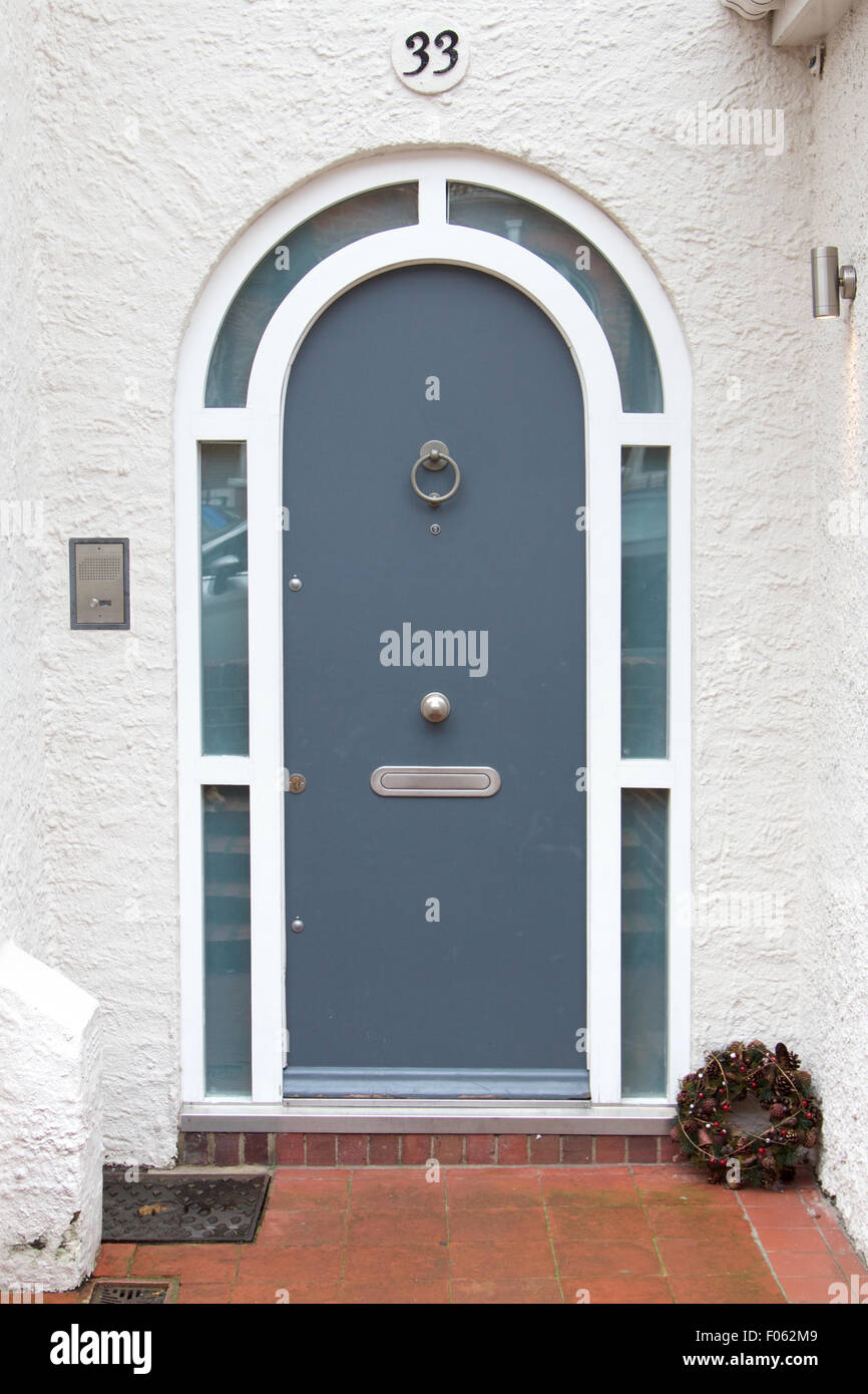 Elegante porta grigia Foto Stock