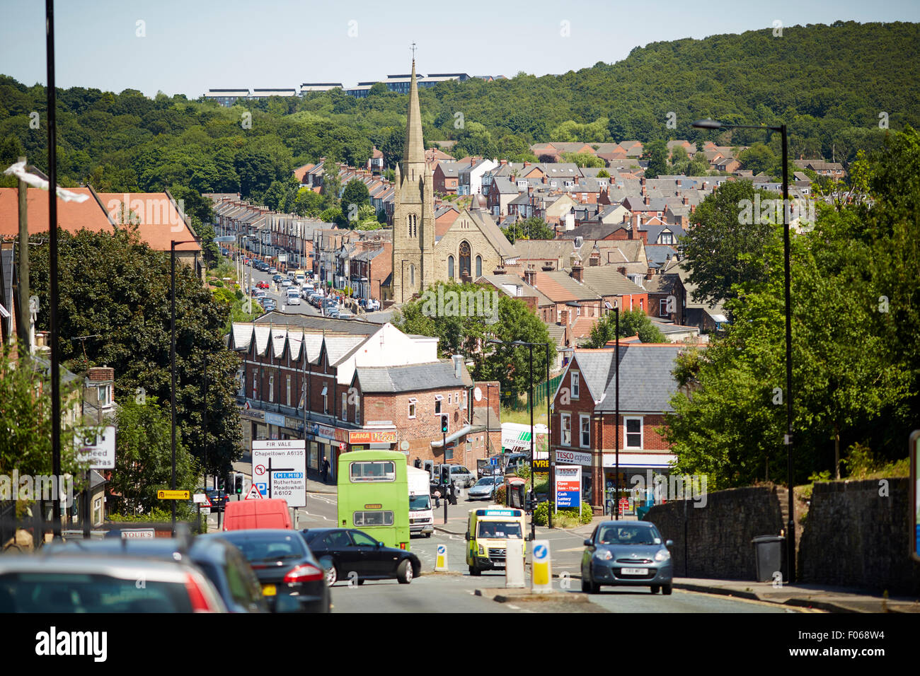 In Sheffield South Yorkshire vista Grimesthorpe dall area Pittsmore Firth Fir Park Vale Trinità Chiesa Metodista, un grado Foto Stock