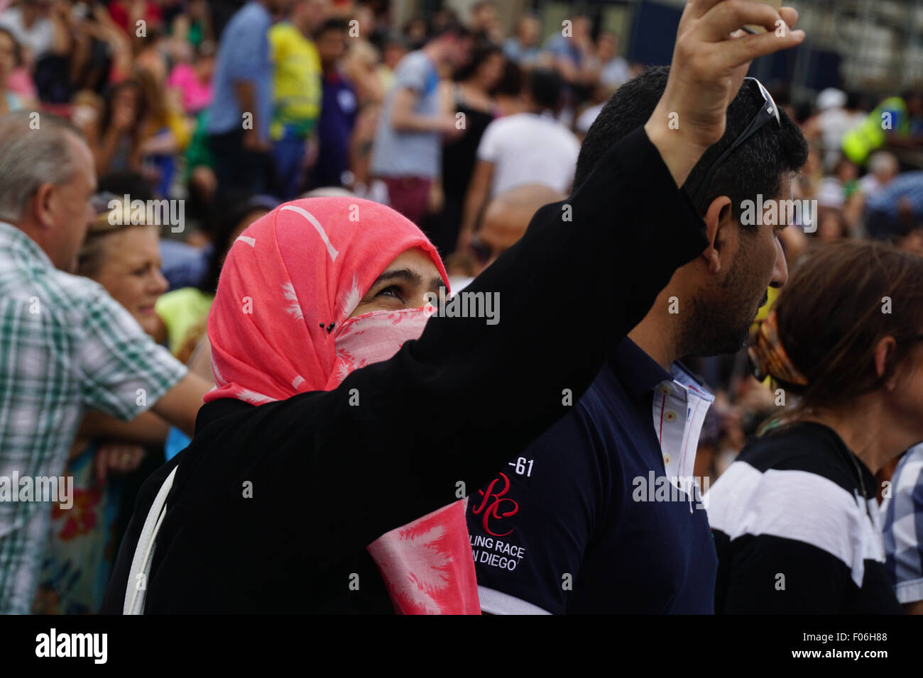 Londra, Regno Unito. 8 agosto, 2015. Centinaia hanno partecipato al Brasile giorno per un sizzling summer festival con lo sport, musica, balli e cibo evento celebra un anno per andare fino al Rio 2016, per la prima volta i Giochi Olimpici e Paraolimpici è sempre stato ospitato in Sud America. Credito: Vedere Li/Alamy Live News Foto Stock