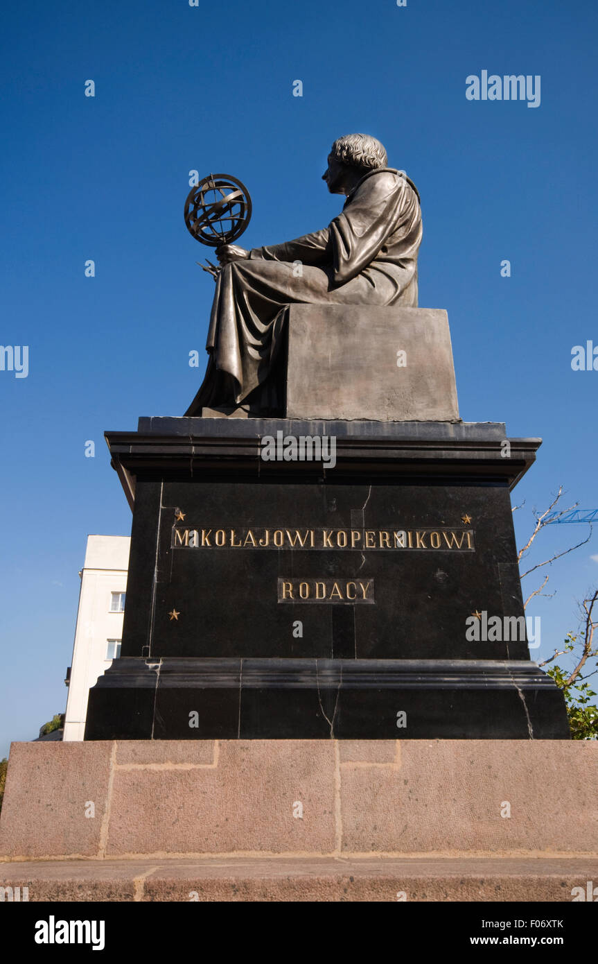 Europa, Polonia Varsavia, Krakowskie Przedmiescie (Krakowskie Przedmieście), Thorvaldsen il monumento a Niccolò Copernico Foto Stock