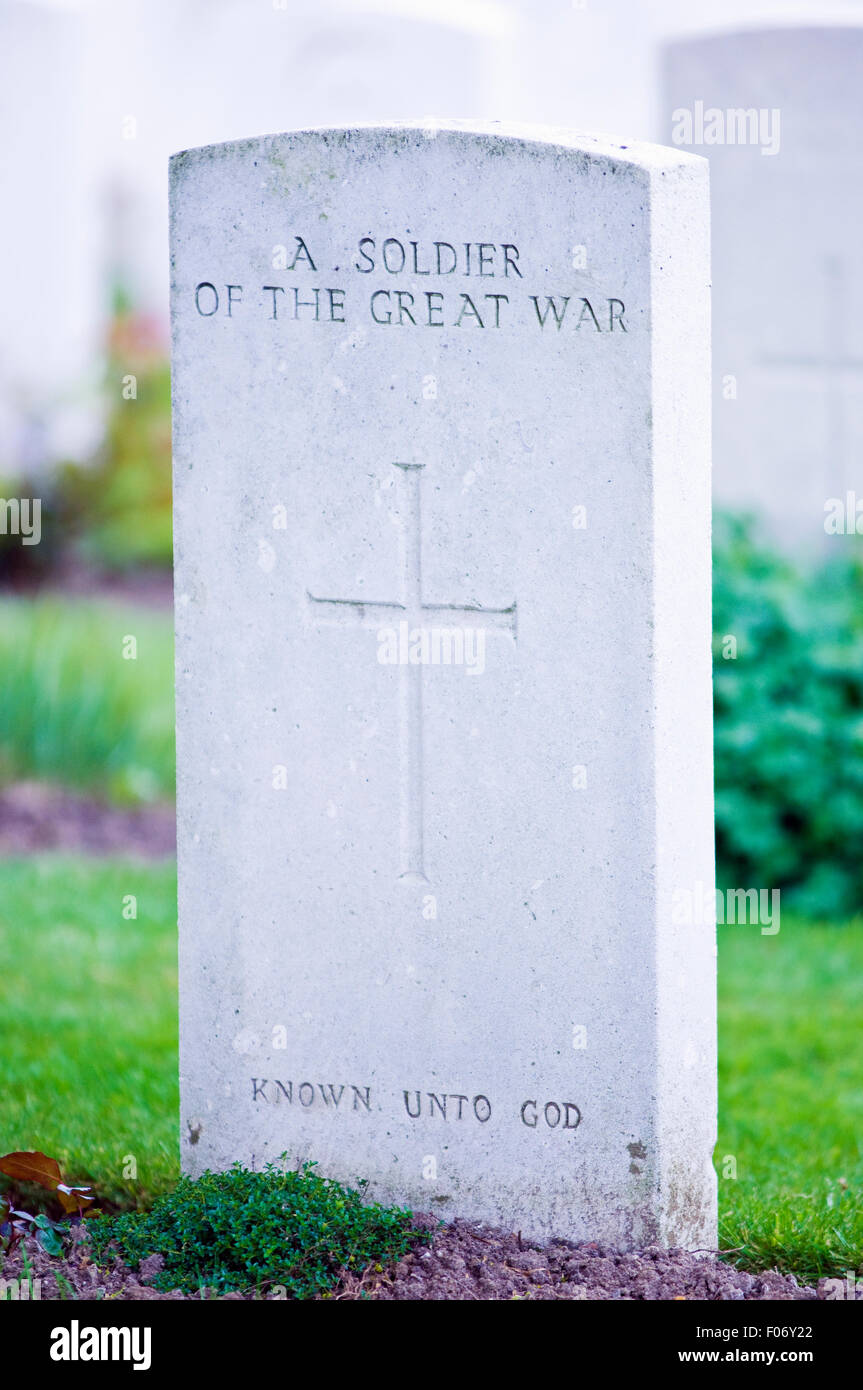 Lapidi non marcati a Tyne Cot Commonwealth War Graves Cimitero e memoriale in Belgio Foto Stock