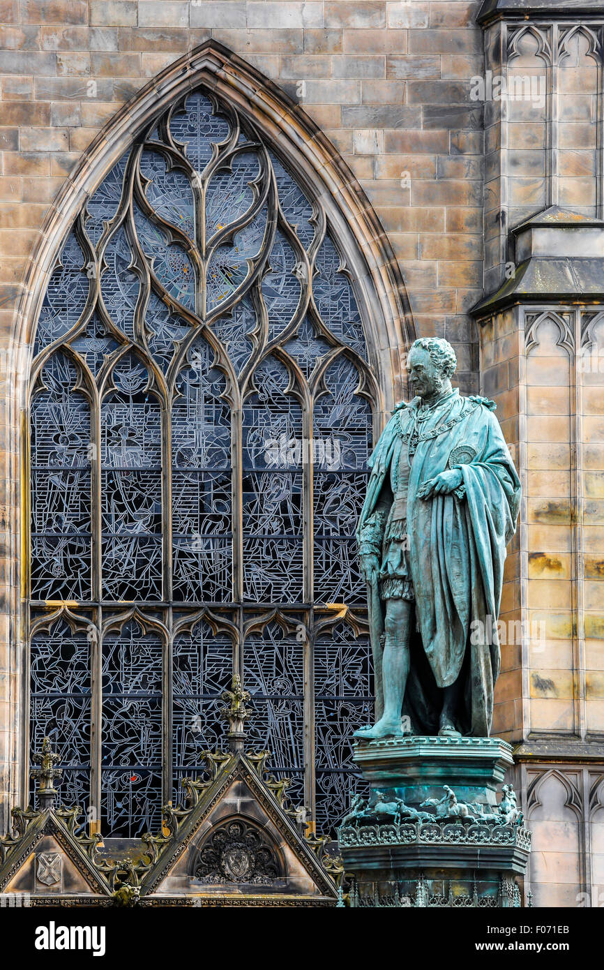 Statua del quinto Duca di Buccleuch, fuori la porta occidentale della Cattedrale di St Giles, in Piazza del Parlamento, Royal Mile di Edimburgo, Foto Stock