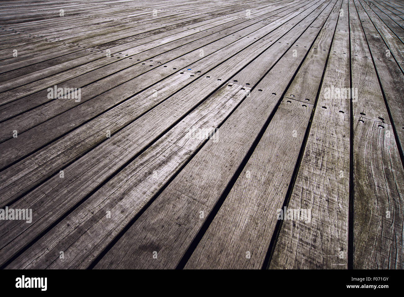 Rustico Texture Boardwalk in prospettiva come sfondo Foto Stock