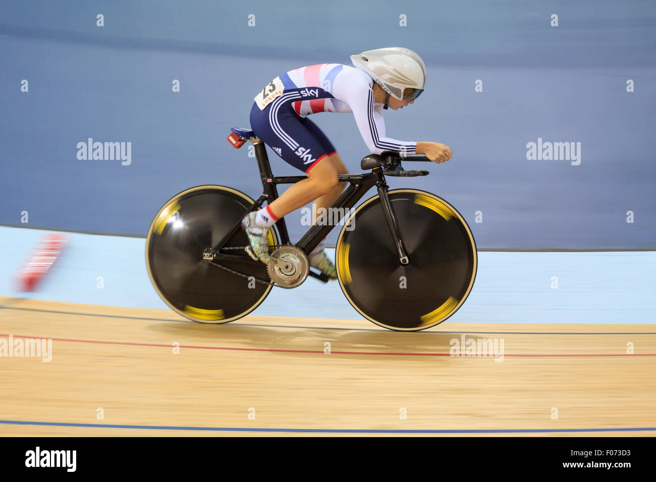 Laura Kenny (Laura Trott) durante la donna Omnium (singoli Pursuit) al 2014 UCI di ciclismo su pista di Coppa del Mondo, Londra Foto Stock