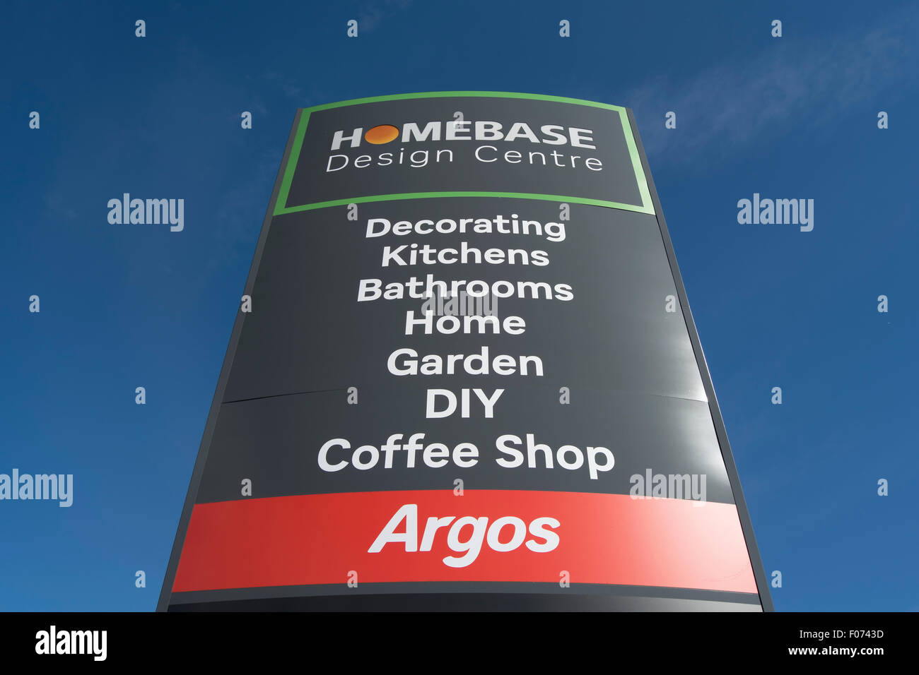 Segno del montante per le succursali di un homebase design center e argos, new malden Surrey, Inghilterra Foto Stock