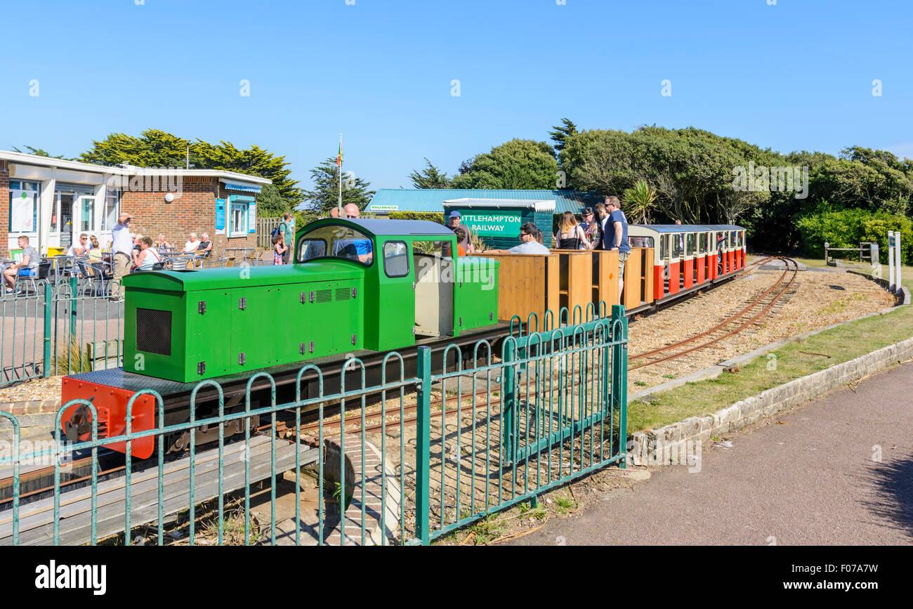 Littlehampton miniatura convoglio ferroviario a Norfolk Gardens Stazione, Sea Road, Littlehampton, West Sussex, in Inghilterra, Regno Unito. Foto Stock