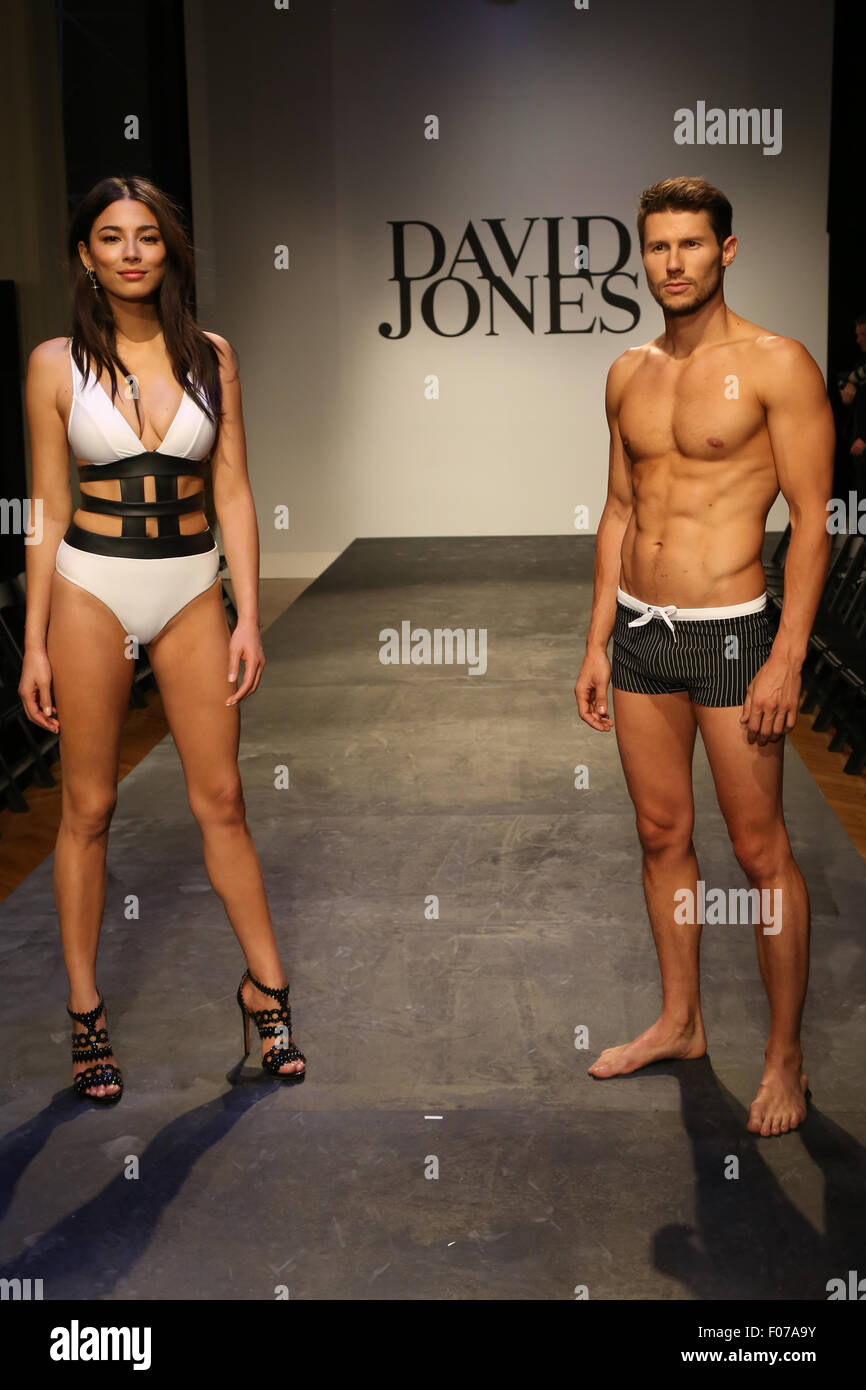 Jessica Gomes e Jason Dundas indossando getti dopo una prova prima di David Jones Primavera/Estate 2015 Lancio della collezione. Foto Stock