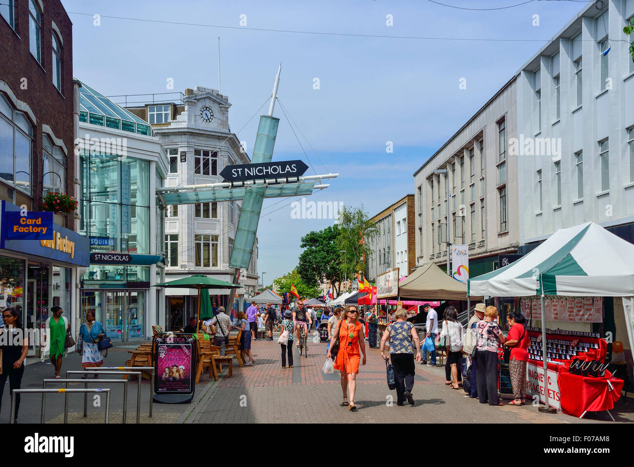 Bancarelle su High Street, Sutton, London Borough of Sutton, Greater London, England, Regno Unito Foto Stock