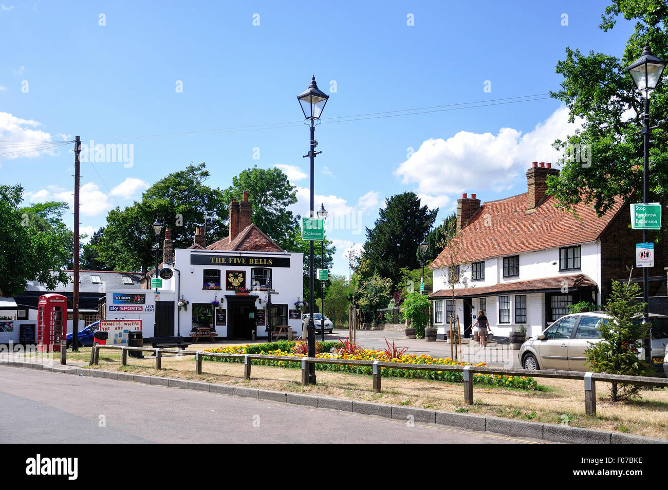 Villaggio Verde, Harmondsworth, London Borough of Hillingdon, Greater London, England, Regno Unito Foto Stock