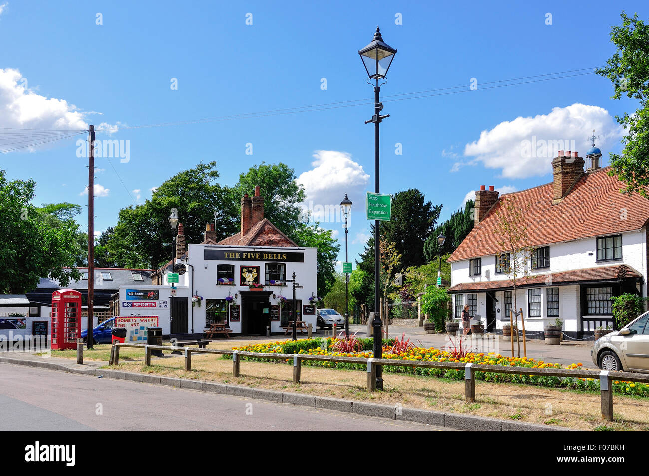 Villaggio Verde, Harmondsworth, London Borough of Hillingdon, Greater London, England, Regno Unito Foto Stock