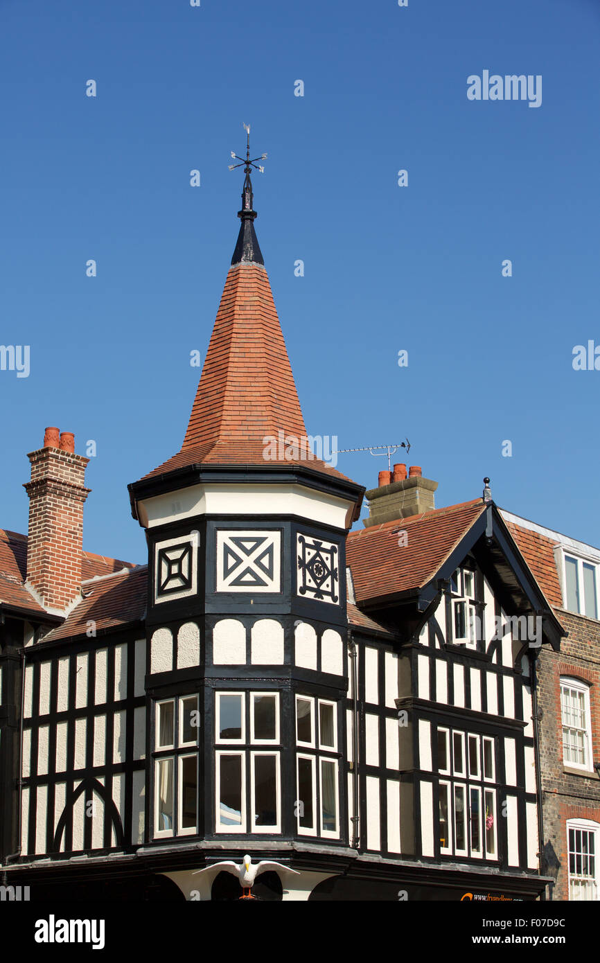 Architettura inusuale da Spice Island in Old Portsmouth. Vista interessante della storia superiore dell'edificio. Foto Stock