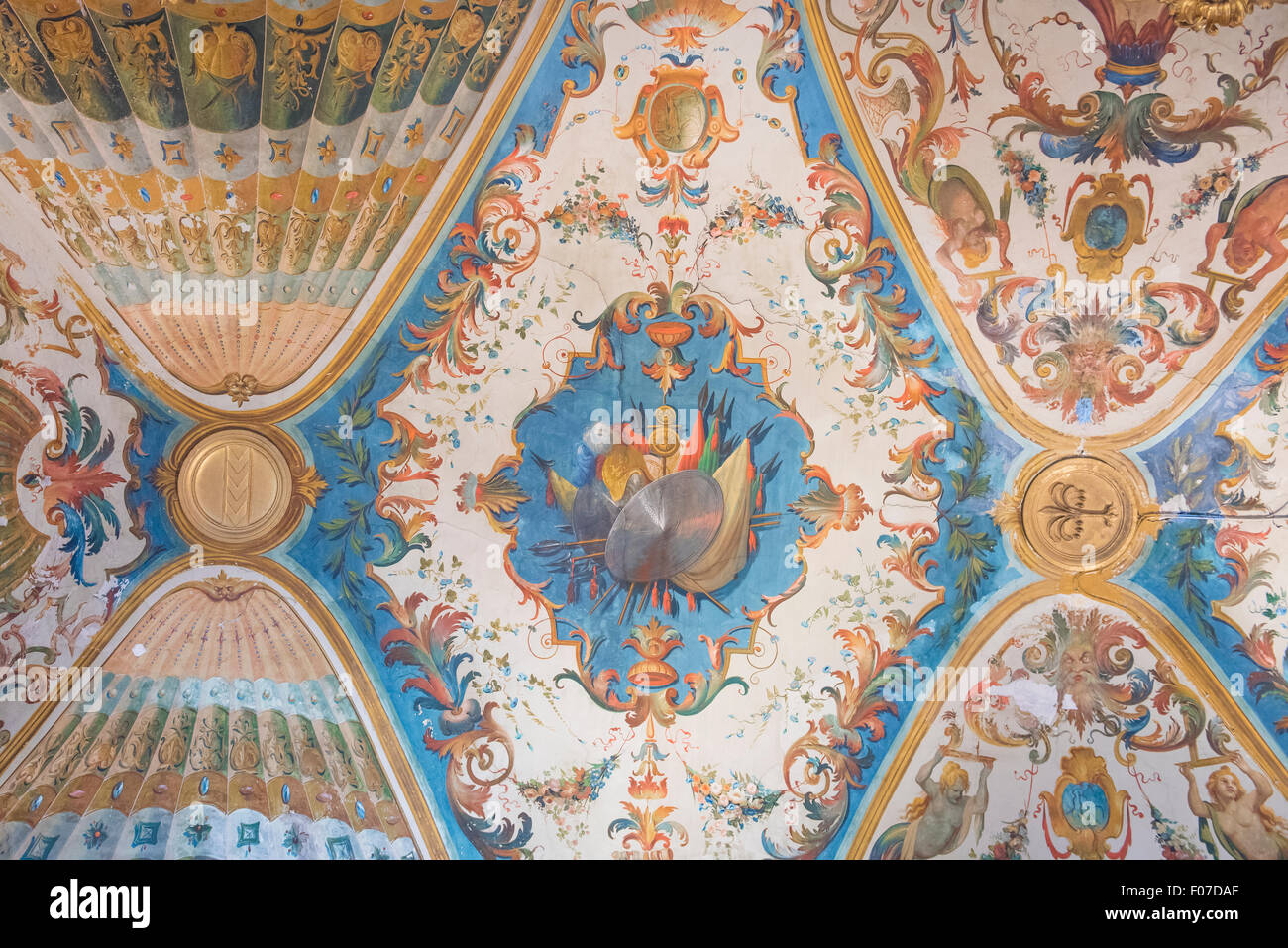 Galleria Doria Pamphilj Roma, particolare del colorato soffitto dipinto all'interno del museo Galleria Doria Pamphilj di Roma. Foto Stock