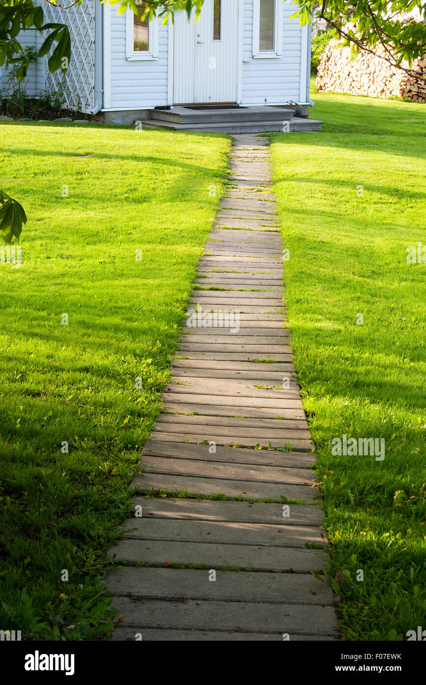 Il sentiero nei pressi di una casa Foto Stock