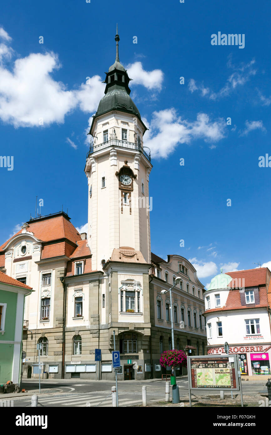 Municipio Art Nouveau sulla piazza principale, Bilina, Boemia Settentrionale, Repubblica Ceca Foto Stock