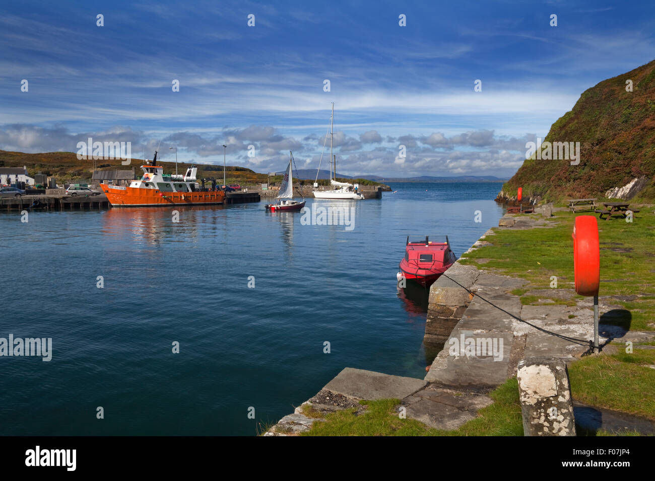 Il nord del porto, Gaeltacht o di lingua irlandese Cape Clear Island o Oileán Chléire, County Cork, Irlanda. Foto Stock