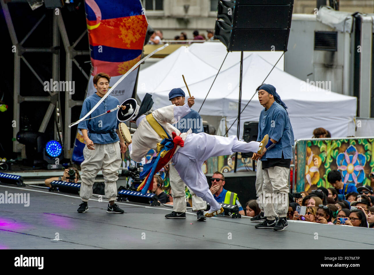 Londra, Regno Unito. 09 Agosto, 2015. Jinjo equipaggio e il Yeon Hee impresa "U-hee' esibirsi sul palco del London Festival coreano 2015. Foto Stock