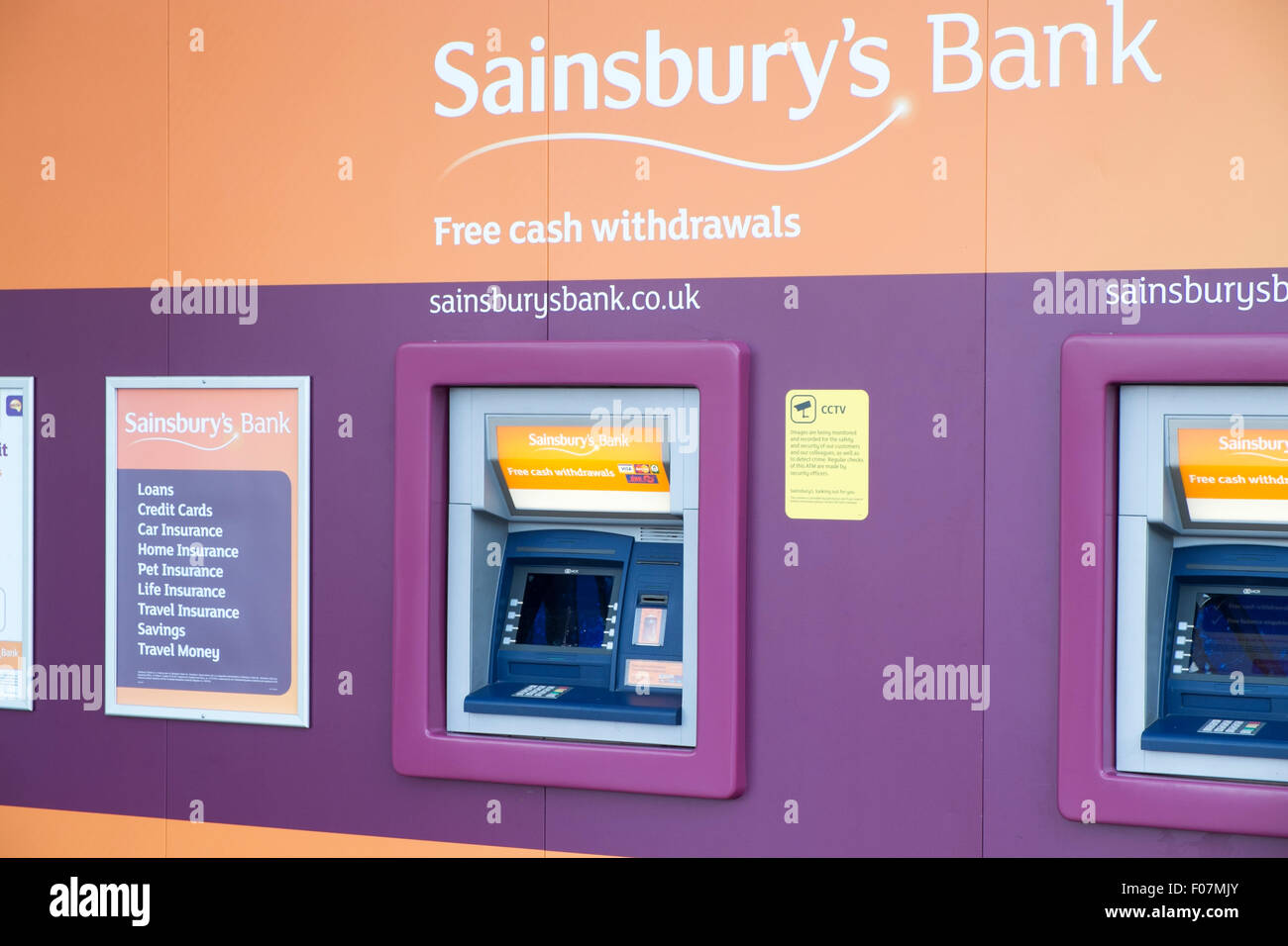 Sainsbury's bank bancomat presso un negozio nel Derbyshire,Inghilterra Foto Stock