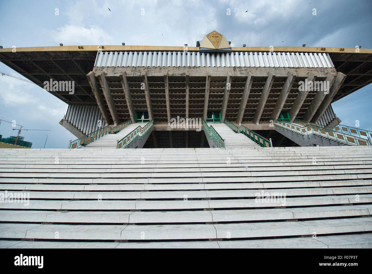 Il National Sports Complex (Stadio Olimpico), che fa parte della nuova architettura Khmer il movimento degli anni sessanta, Phnom Penh Cambogia Foto Stock