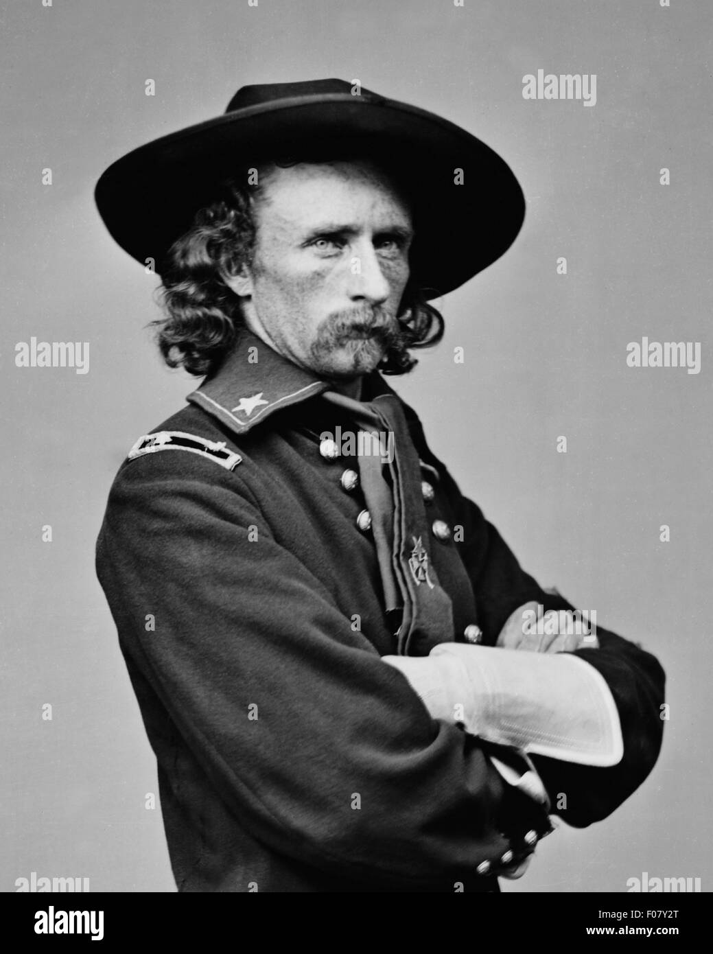 Brevet Maggiore Generale George Armstrong Custer nel campo uniforme di circa 1865. Unattributed fotografia. Foto Stock