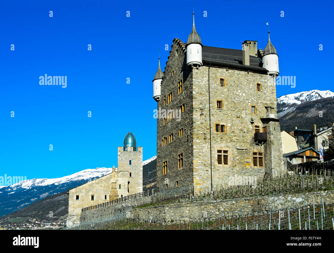 Castello vescovile e storico edificio del Consiglio leuk, Vallese, Svizzera Foto Stock