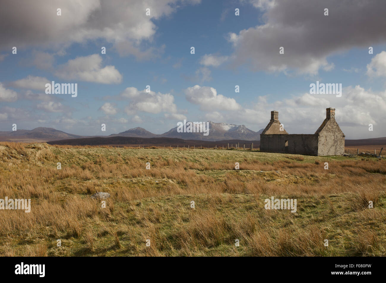 Un abbandonato croft nel nord ovest della Scozia. Foto Stock