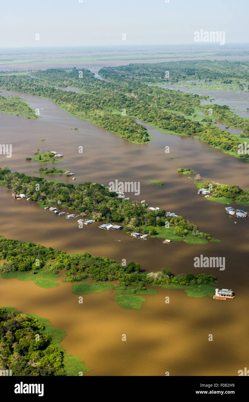 Manaus, Brasile. Arcipelago con riberinho, fluviali europee. Foto Stock