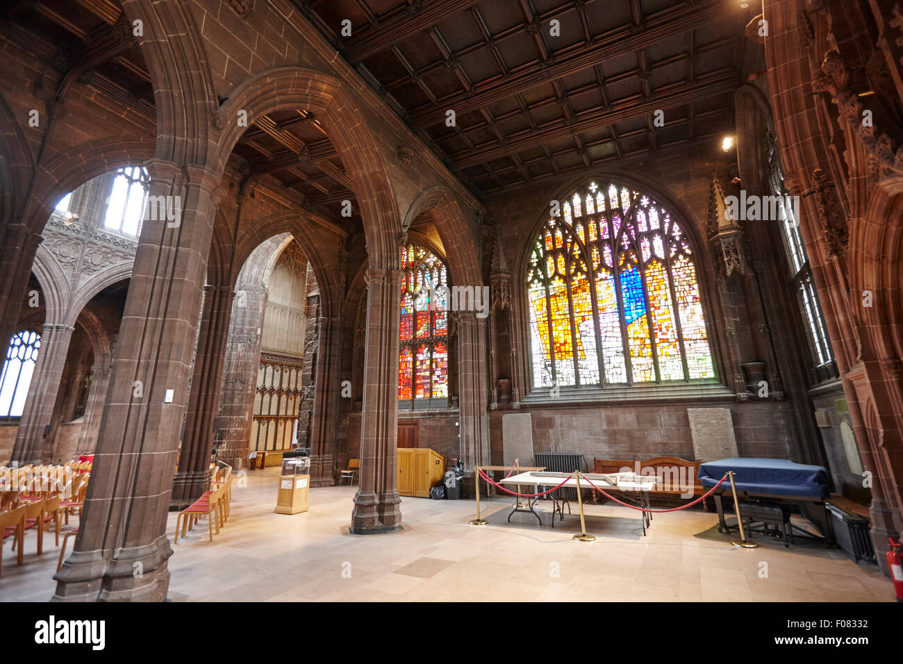 Interni e vetrate della Cattedrale di Manchester Regno Unito Foto Stock