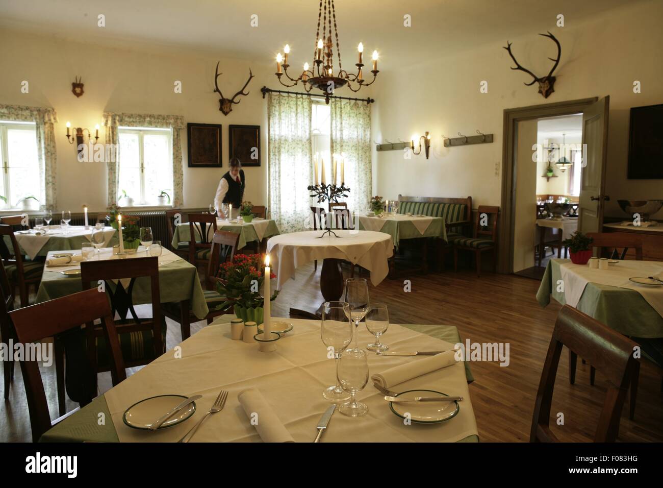 Le tabelle di cui al ristorante, Austria Foto Stock