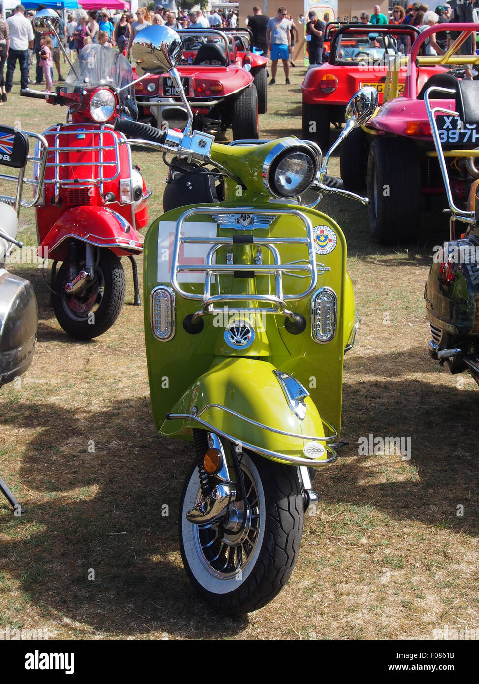 Un classico AJS Madena Scooter a uno scooter rally Foto Stock