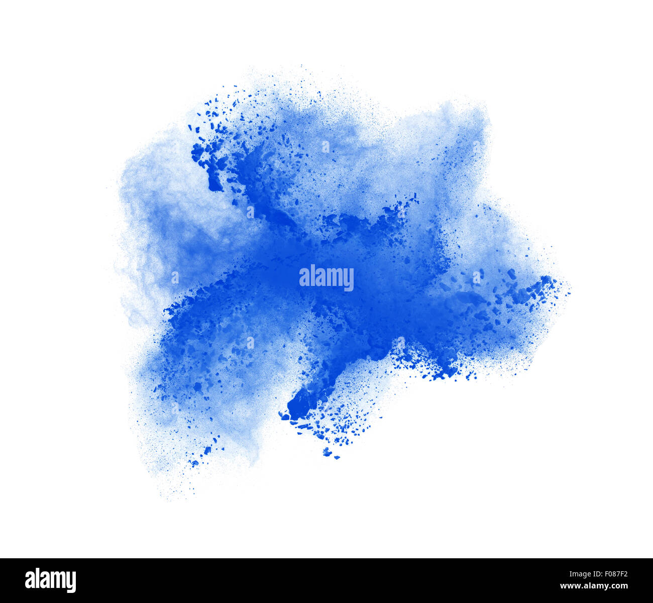 Bloccare il movimento della polvere blu esplodendo, isolato su bianco. Disegno astratto Foto Stock