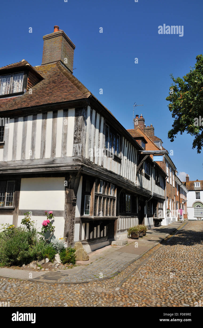 Casa incorniciata in legno all'angolo di Church Square, Rye, East Sussex, South East England Foto Stock