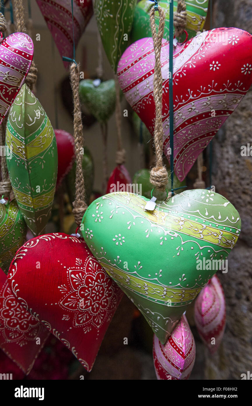 Colorate a forma di cuore ciondoli Foto Stock