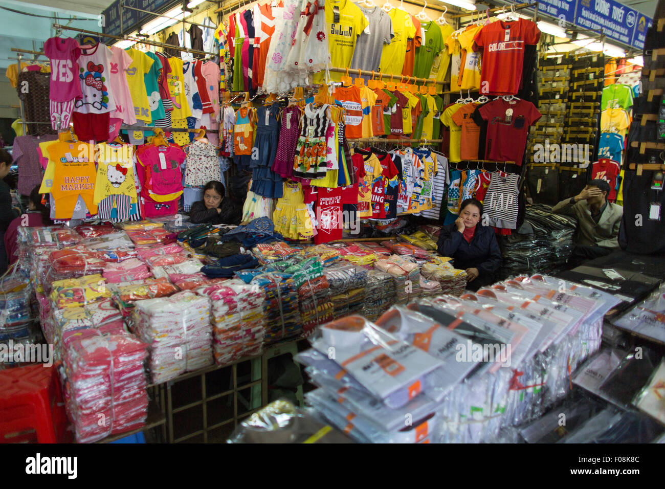 Mercato di abbigliamento in Hanoi Foto Stock