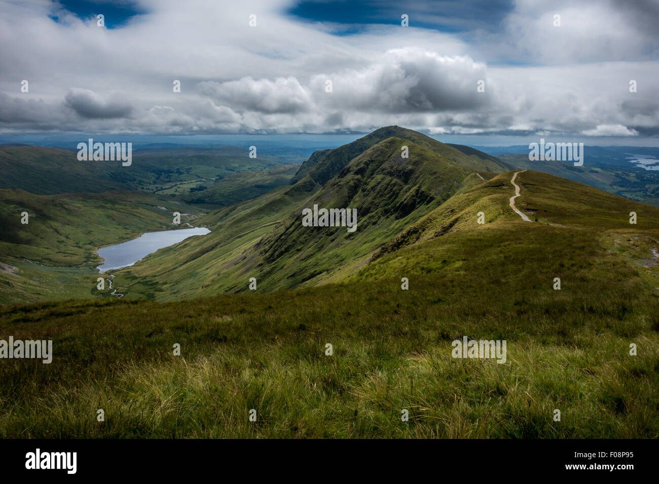 Il ferro di cavallo Kentmere, Lake District inglese guardando verso Froswick, Ill Bell e la forcella Foto Stock
