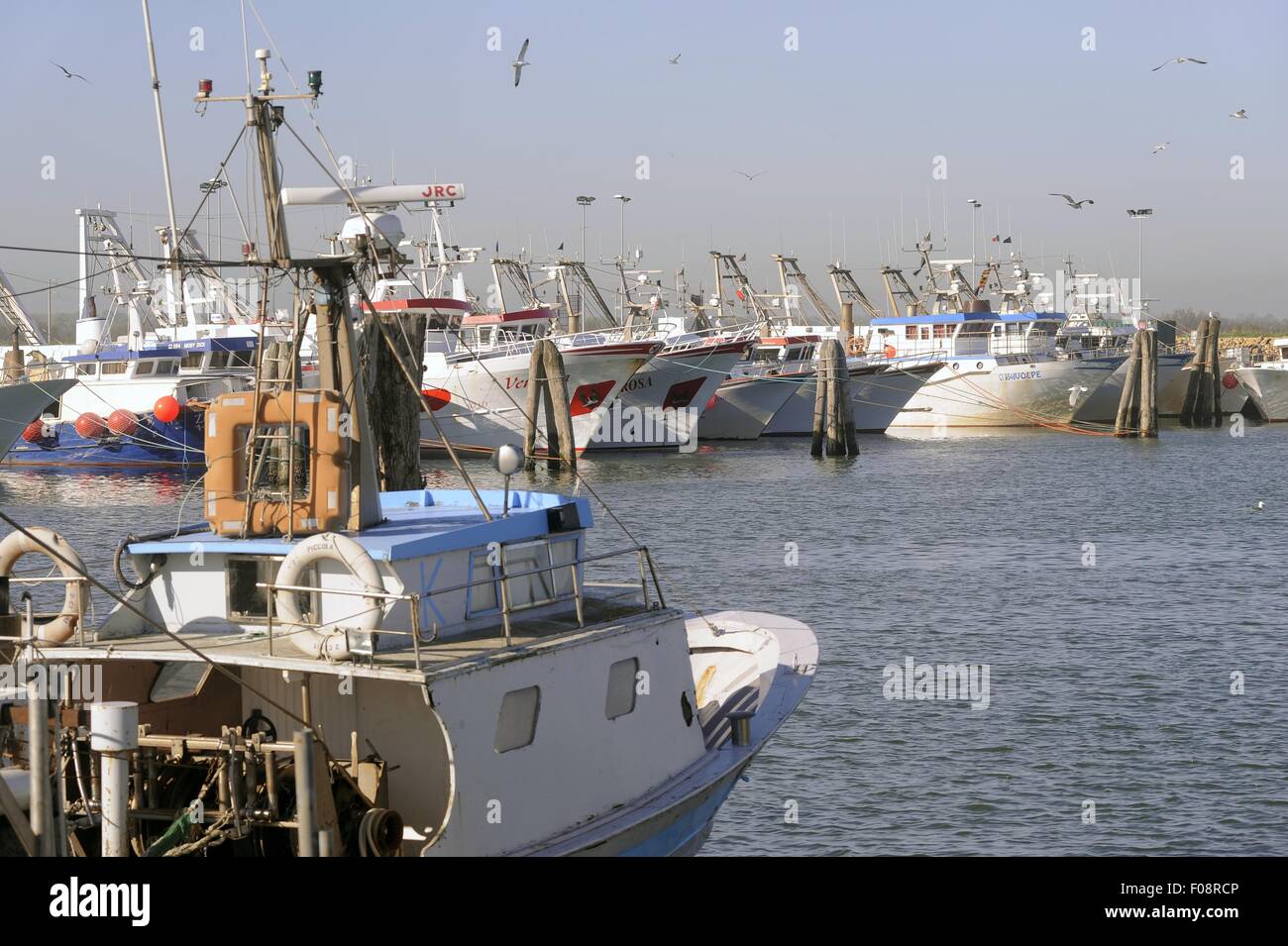 Pila, presso il comune di Porto Tolle, delta del fiume Po in provincia di Rovigo (Italia), il porto di pesca Foto Stock