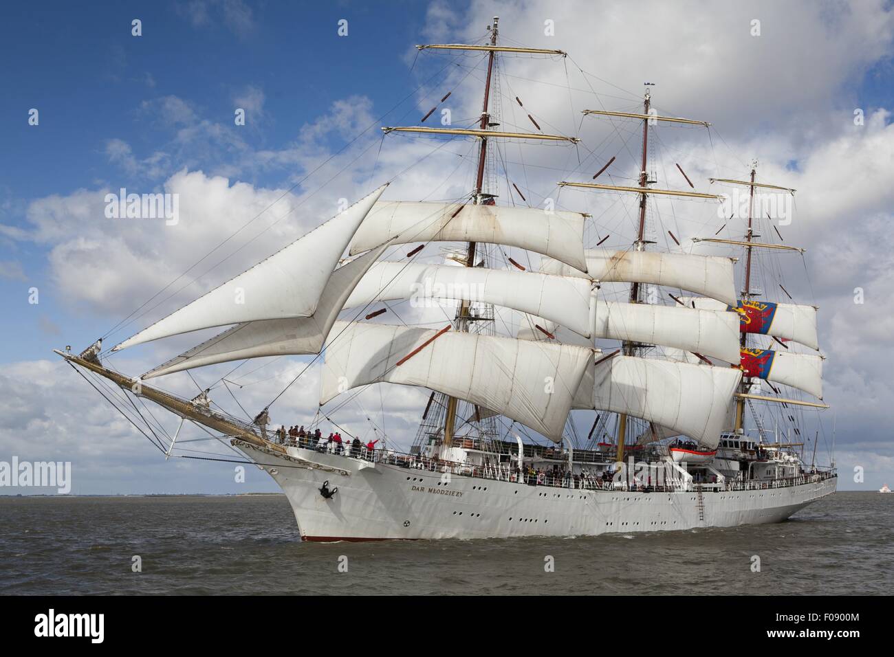 Gorch Fock vela in mare nei pressi di Atlantic Hotel Sail City in Bremerhaven, Brema, Germania Foto Stock