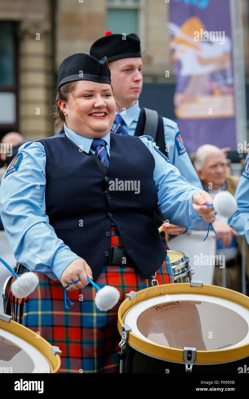 Glasgow, Scotland, Regno Unito. 10 Ago, 2015. Uno dei più grandi del mondo e il più prestigioso Festival di tubazioni ha iniziato oggi a Glasgow. Il festival attira bande di cornamuse provenienti da tutto il mondo e termina con il World Pipe Band Championships sabato 15 agosto. Credito: Findlay/Alamy Live News Foto Stock