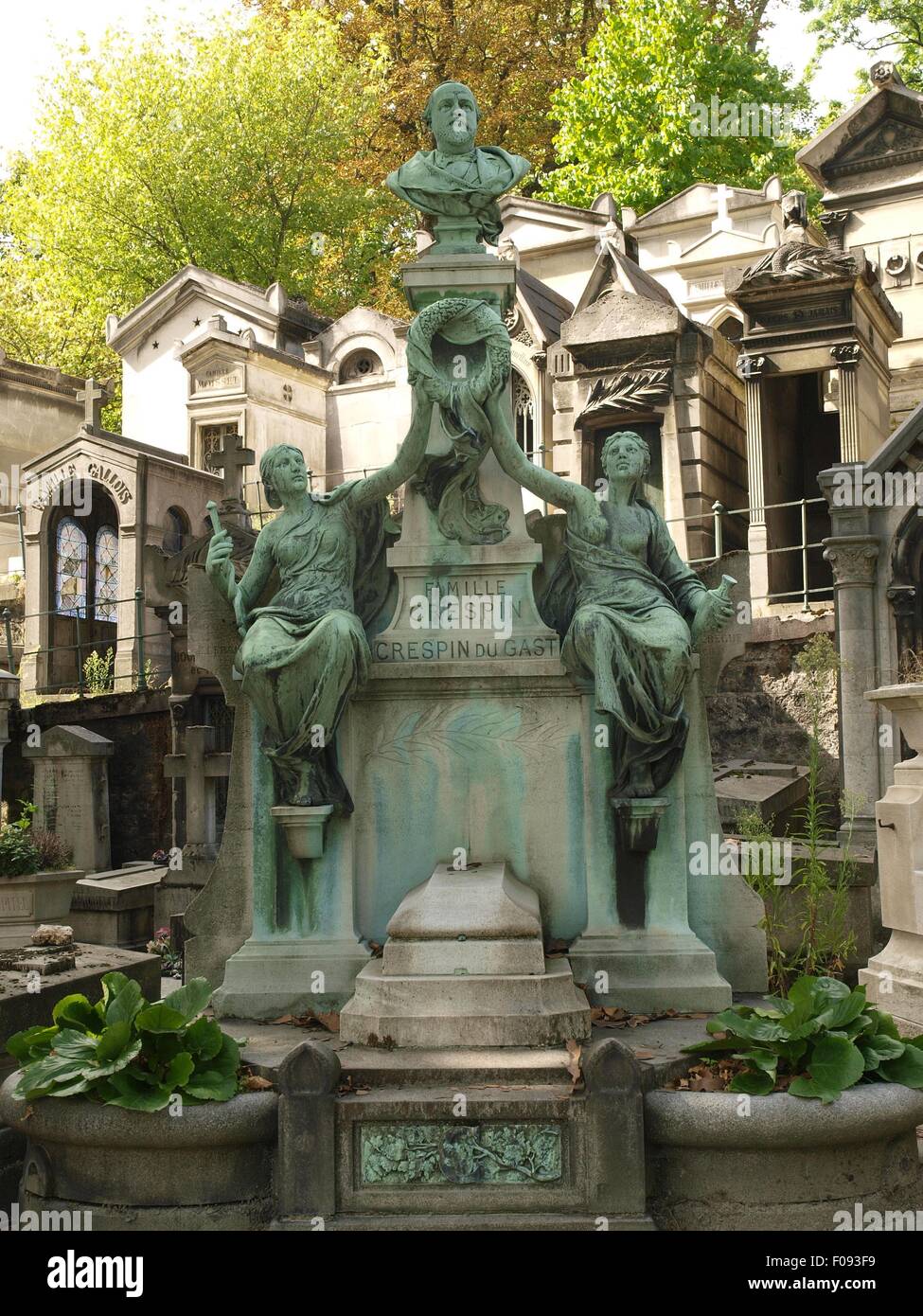 Crespin tomba di famiglia a Pere Lachaise cimitero a Parigi, Francia Foto Stock