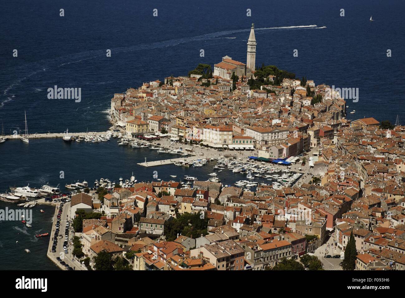 Vista di Rovigno porta a mare, Croazia, Vista Aerea Foto Stock