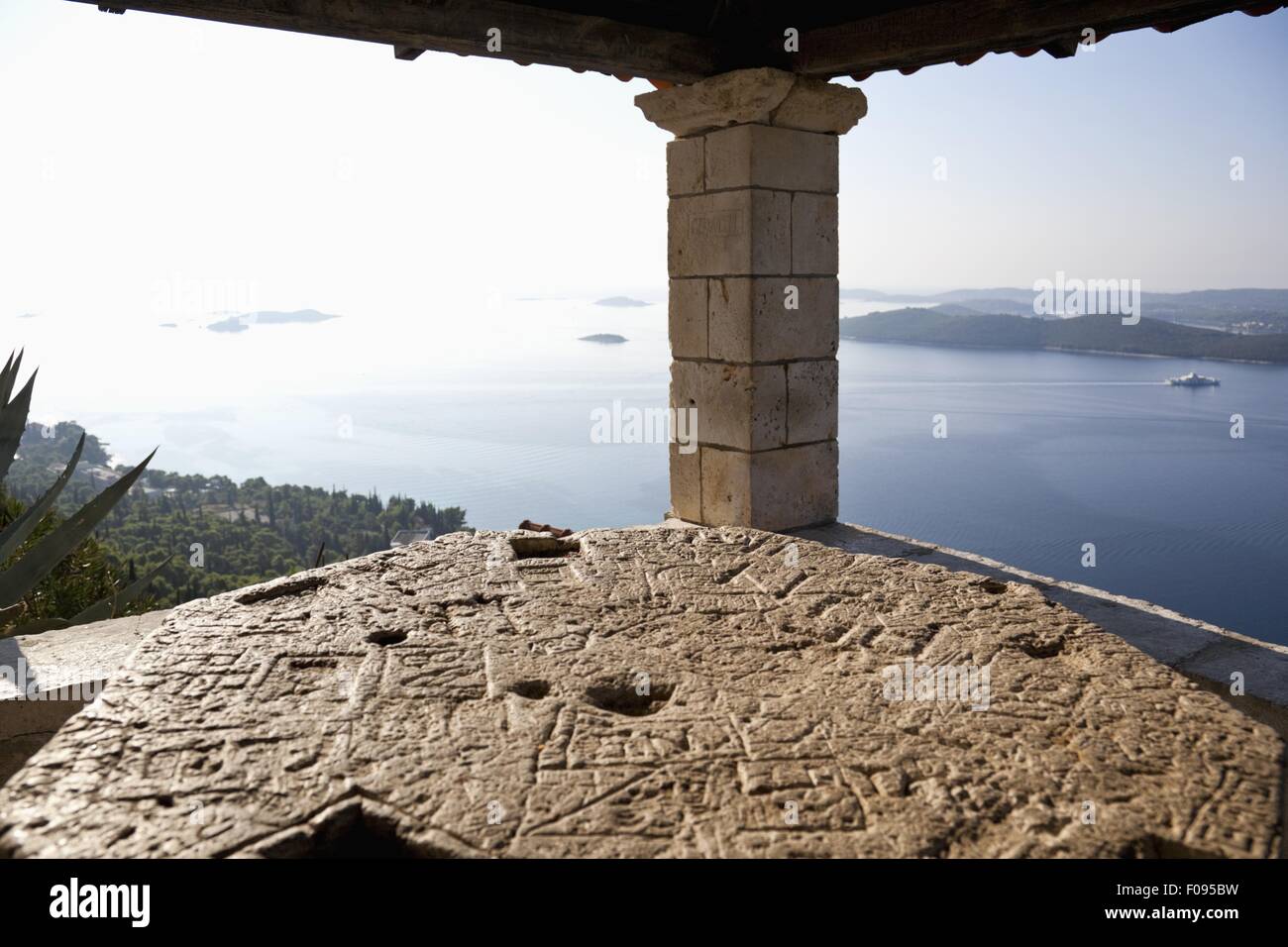 Vedute costiere dal monastero francescano in Orebic, Croazia Foto Stock