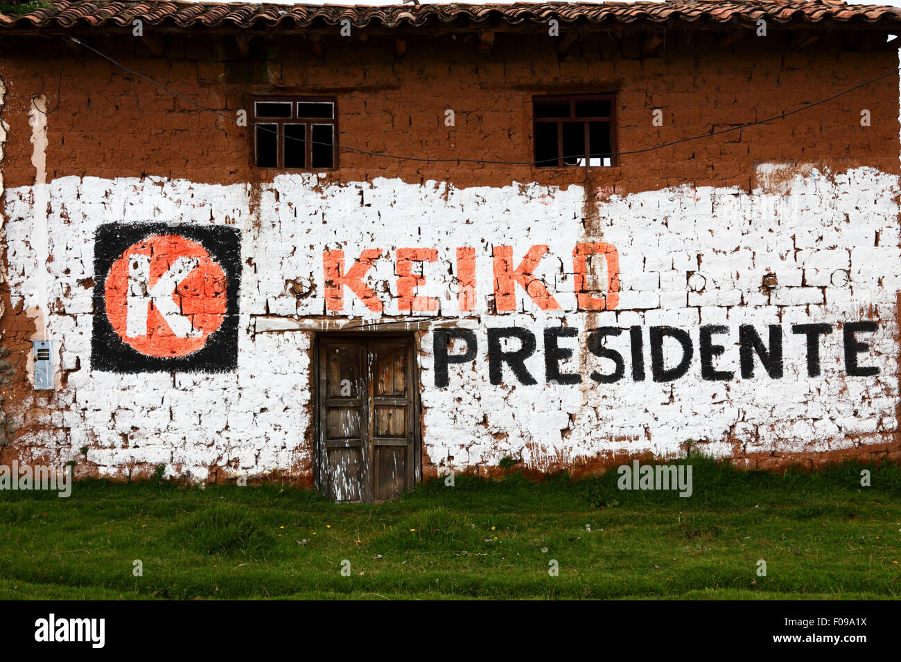 Propaganda per Keiko Fujimori per 2011 elezioni presidenziali sulla costruzione di Chinchero, vicino a Cusco, Perù Foto Stock