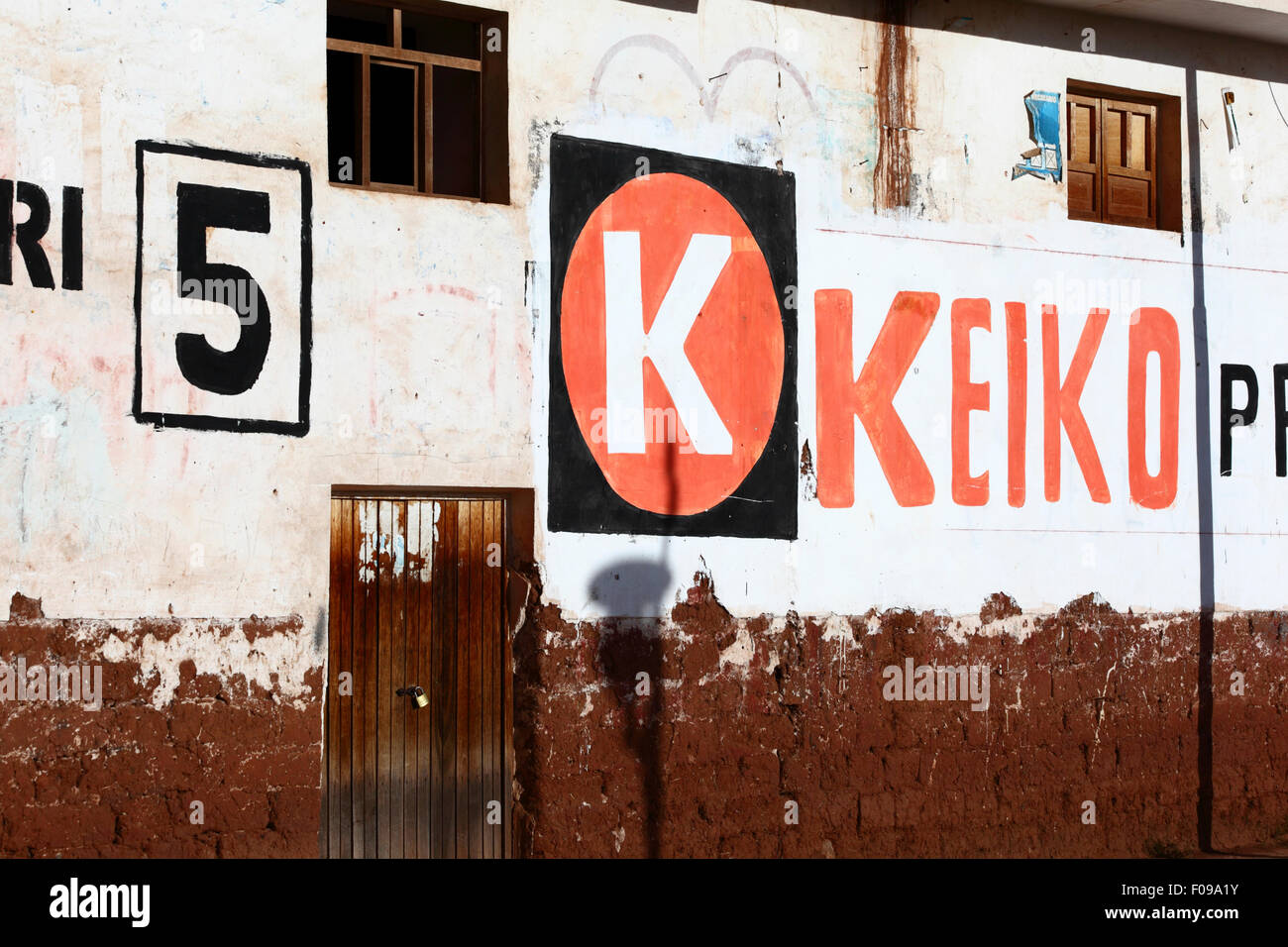 Propaganda per Keiko Fujimori per 2011 elezioni presidenziali sulla costruzione di Chinchero, vicino a Cusco, Perù Foto Stock