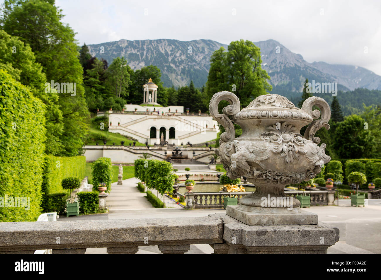 Il parco del Castello di Re Luis Linderhof in Baviera, Germania meridionale Foto Stock