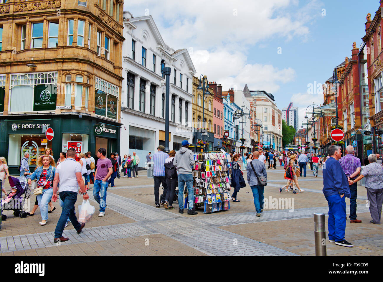 Area pedonale zona dello shopping, il quartiere di Victoria, Briggate Street, Leeds, West Yorkshire, Regno Unito Foto Stock