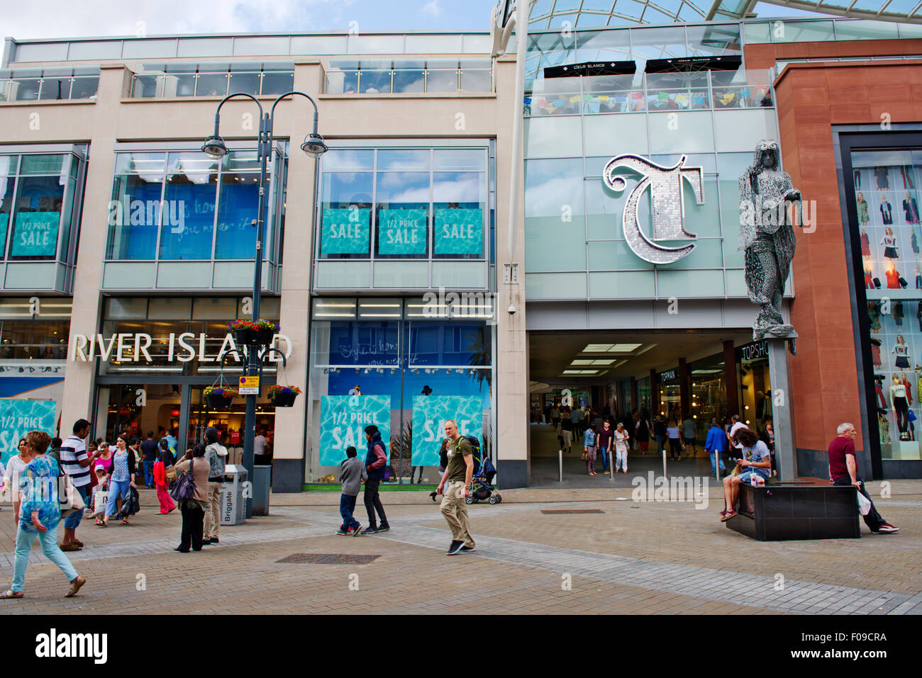 Isola di fiume shop nella Trinità pedonale zona shopping, Briggate Street, Leeds, West Yorkshire, Regno Unito Foto Stock